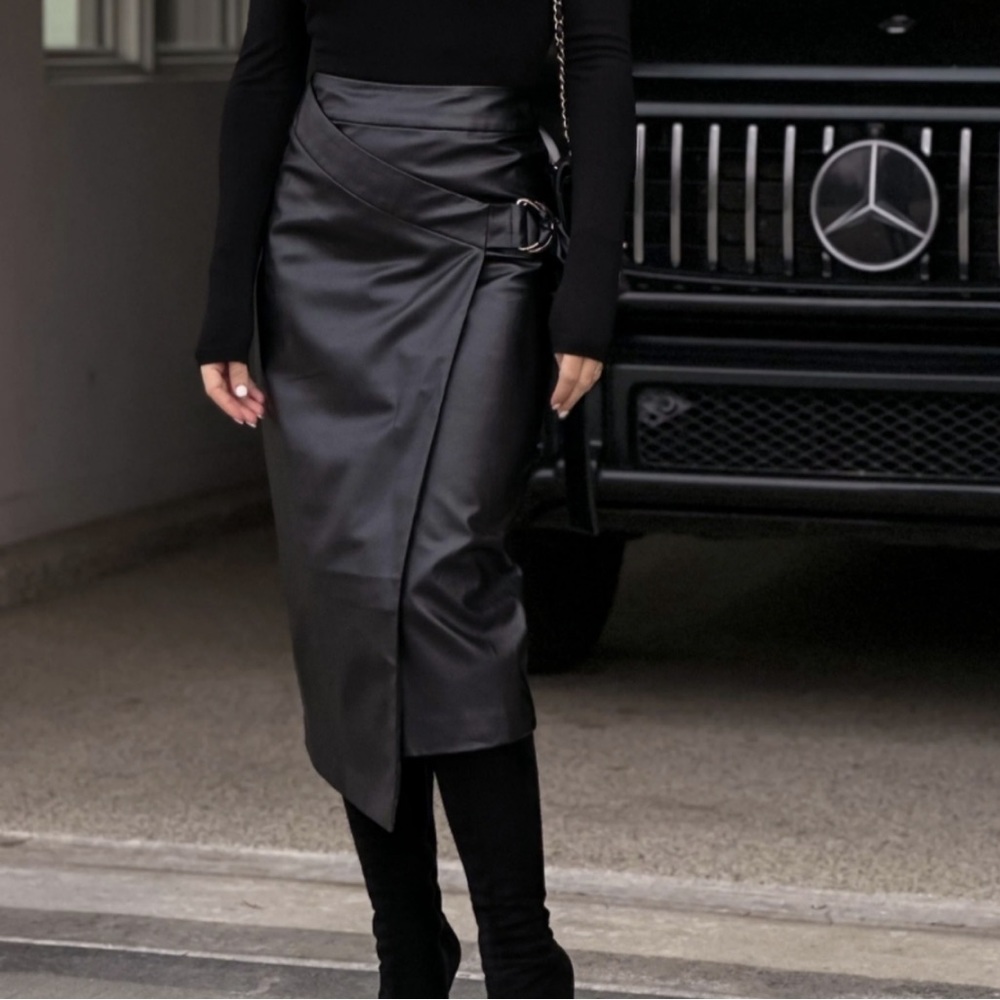 Vegan leather, black, pencil skirt